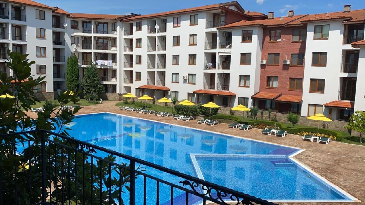 3 Family With Pool View *